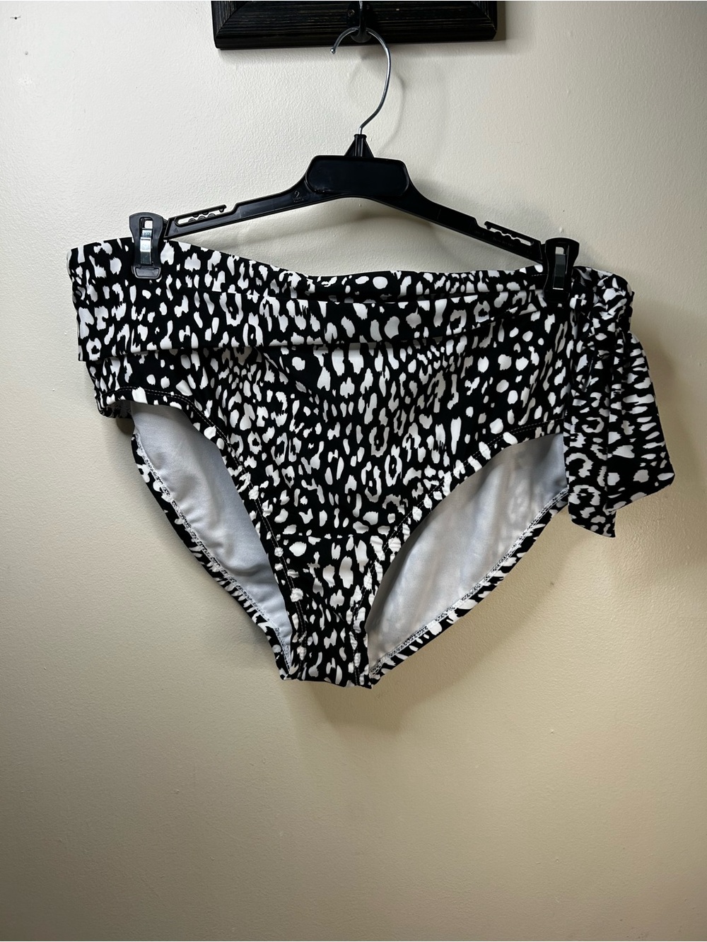 New Black & White Cheetah Print Swimsuit Bottoms